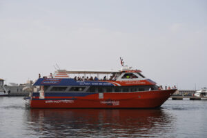 Ferrys rápidos y catamaranes con visión submarina para vivir una experiencia única rumbo a Tabarca