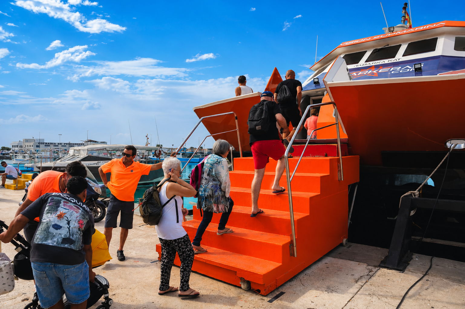 Groupe prêt pour une excursion organisée à Tabarca