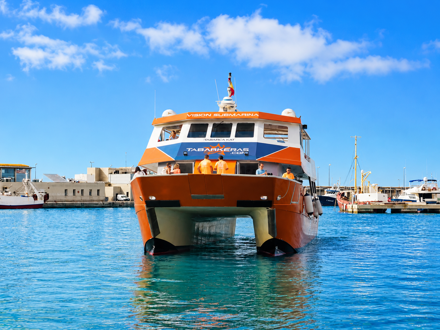 Proue du catamaran de Tabarkeras en route vers Tabarca